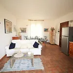 Апартаменти Rokkaria Holidays *