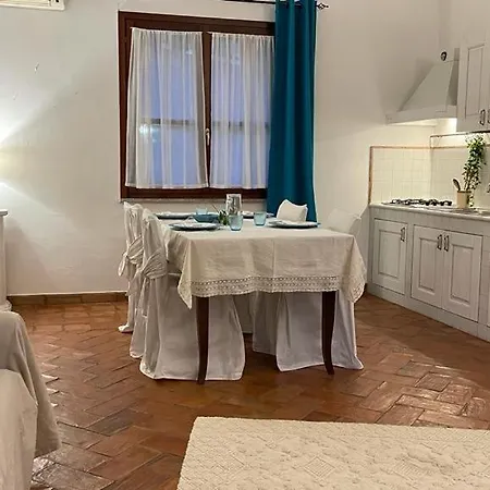 Rokkaria Holidays Apartamento *