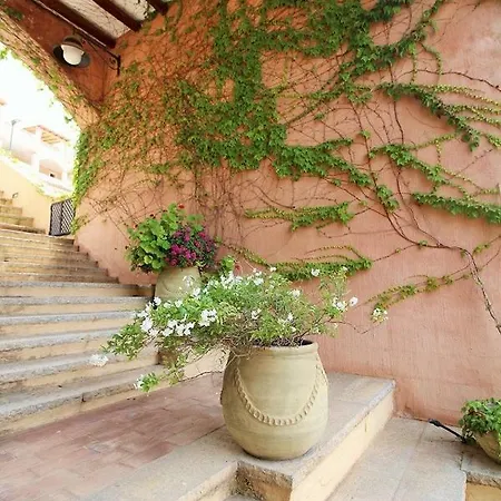 Rokkaria Holidays Apartment *