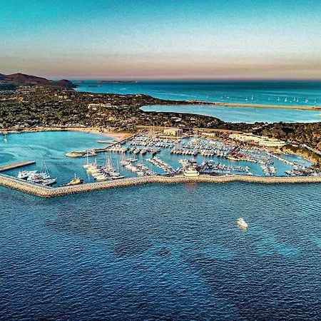 Rokkaria Holidays דירה