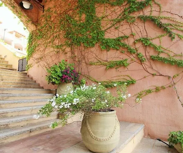 Rokkaria Holidays Apartment *